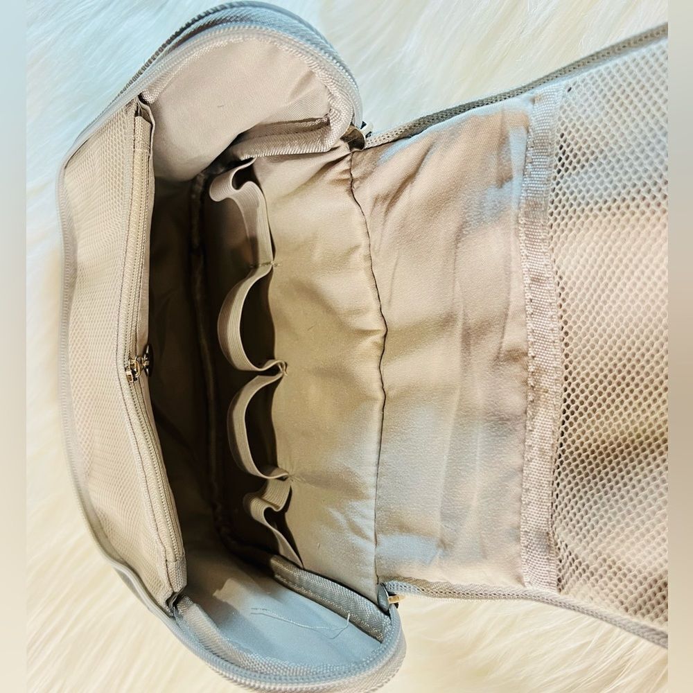 Hanging Toiletry Bag - Picture 5 of 11